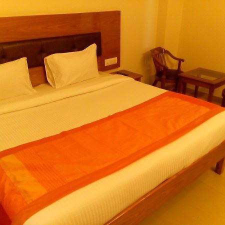 Red Carpet Hotels Noida Esterno foto