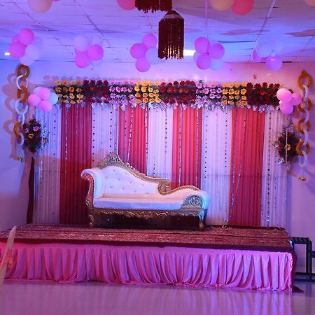 Red Carpet Hotels Noida Esterno foto