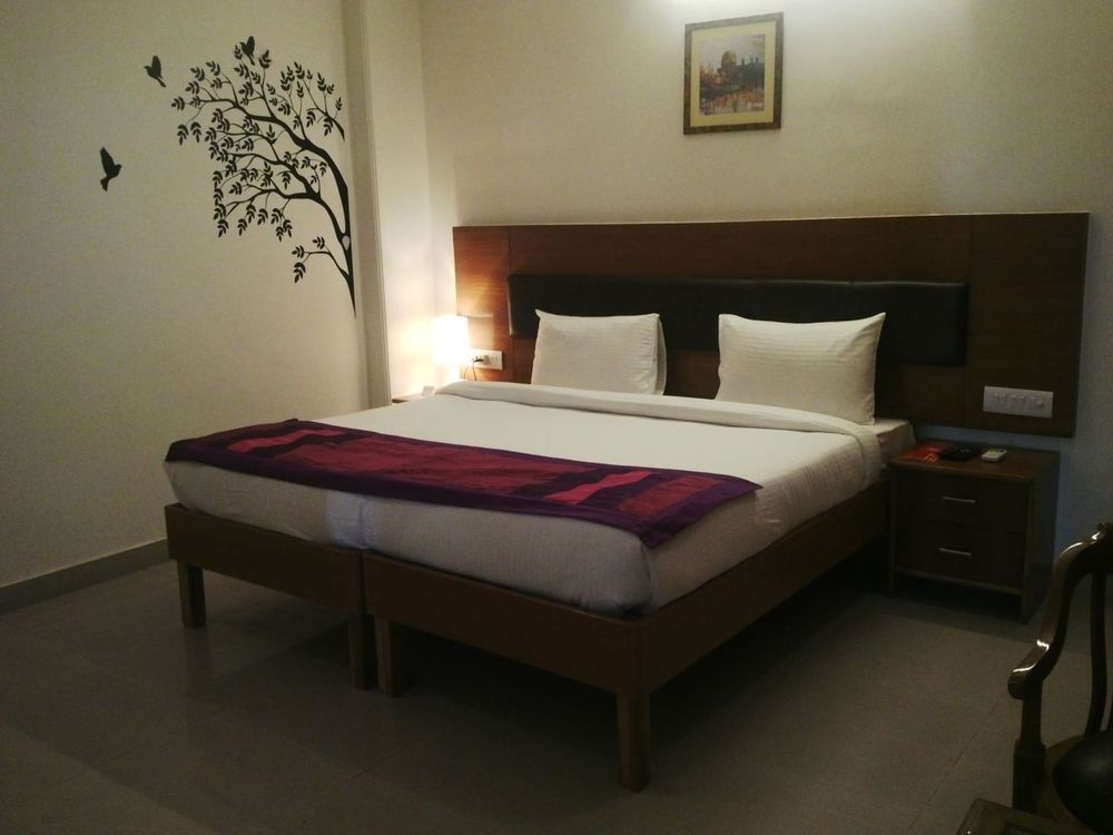 Red Carpet Hotels Noida Esterno foto