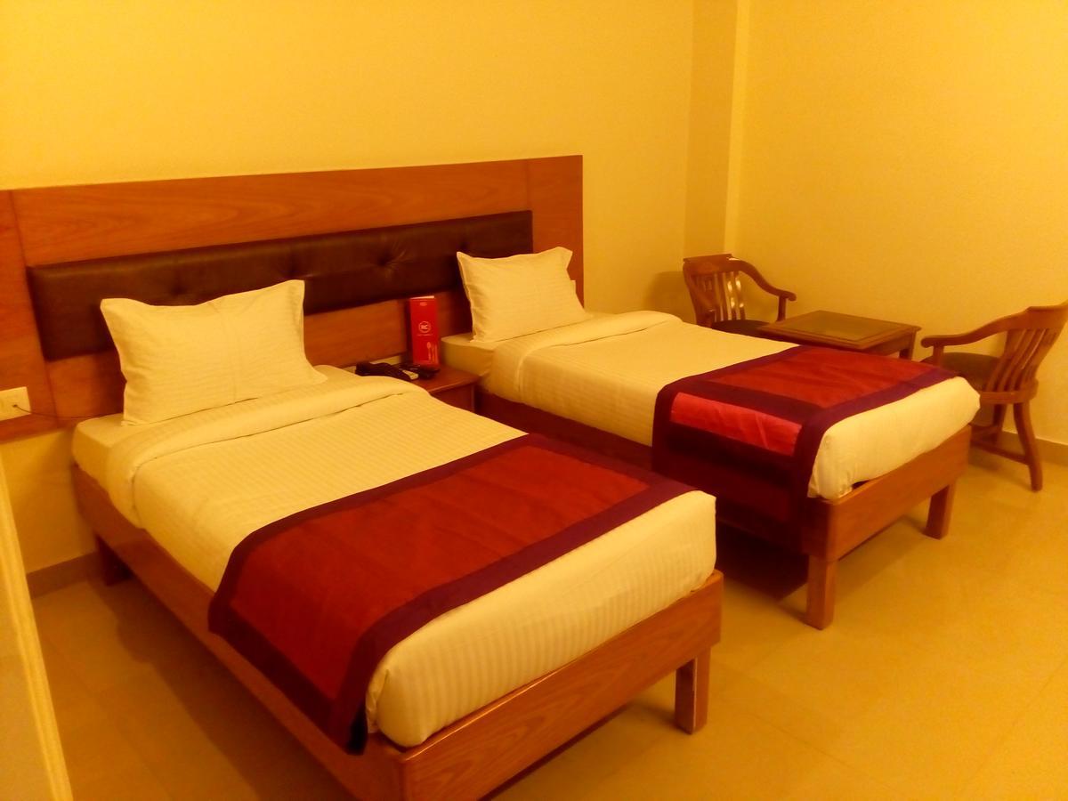 Red Carpet Hotels Noida Esterno foto