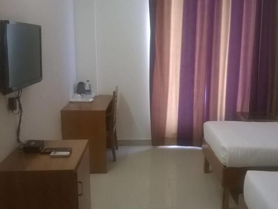 Red Carpet Hotels Noida Esterno foto