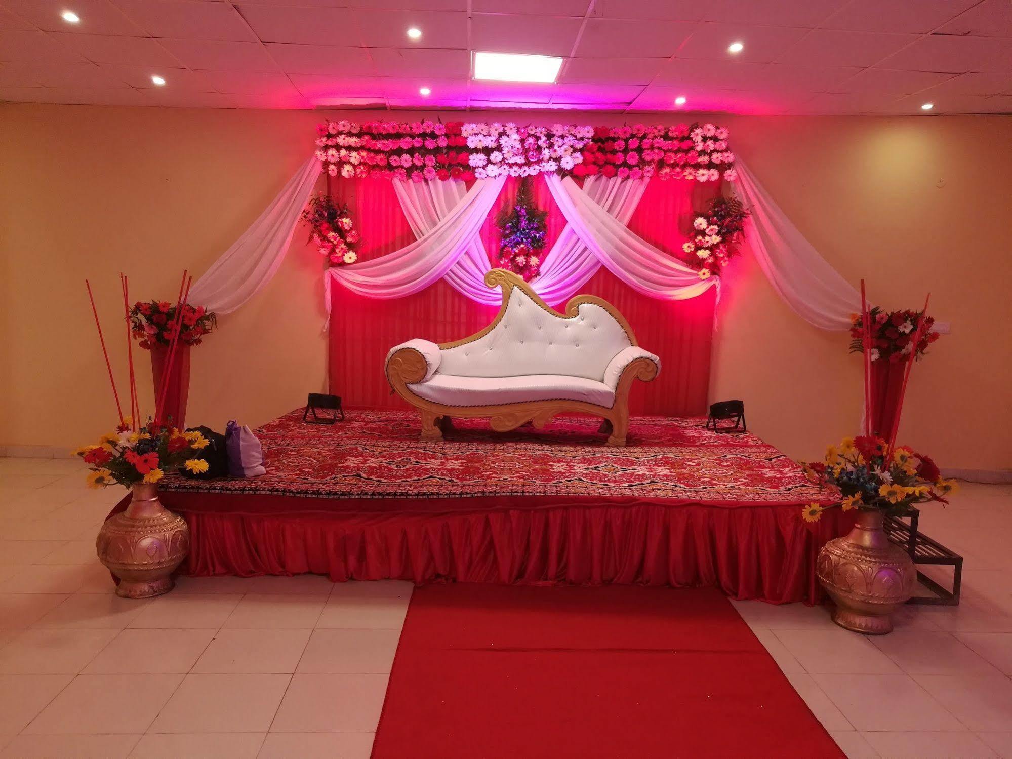 Red Carpet Hotels Noida Esterno foto